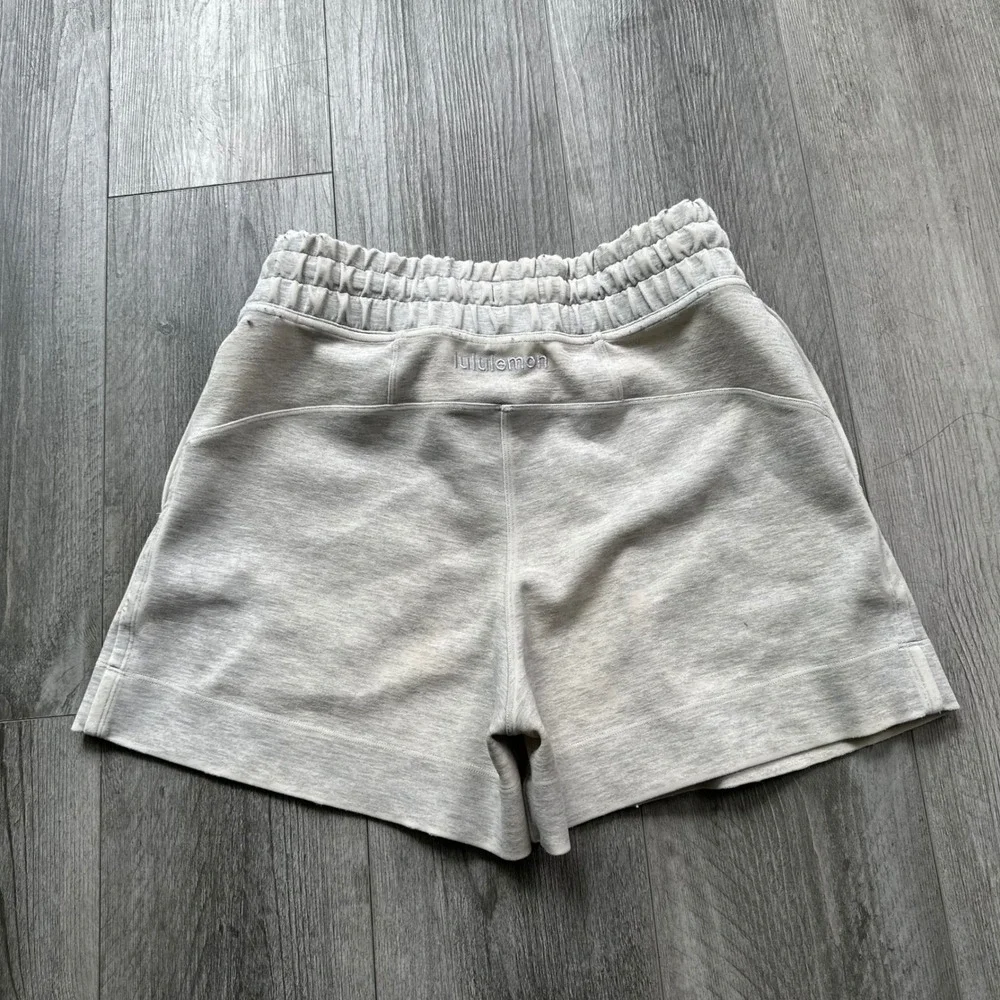 Lululemon Gray/Cream Sweat Shorts Women's 8 Elastic Waist Drawstring pocketed